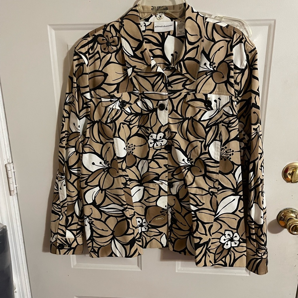 Alfred Dunner lightweight shirt jacket.